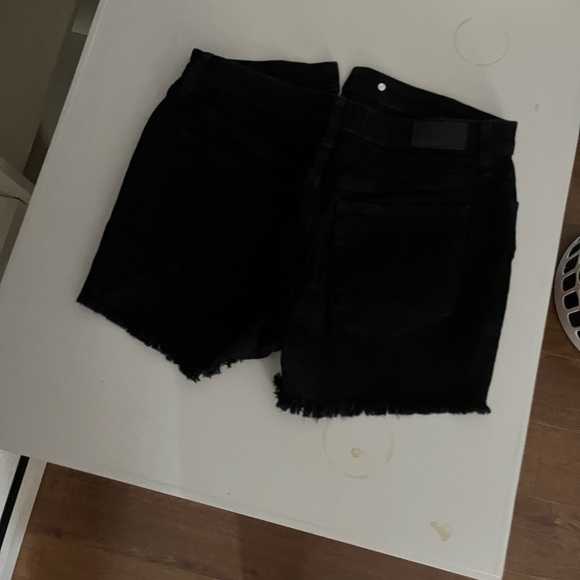 Multiple button up black denim shorts - Picture 3 of 3
